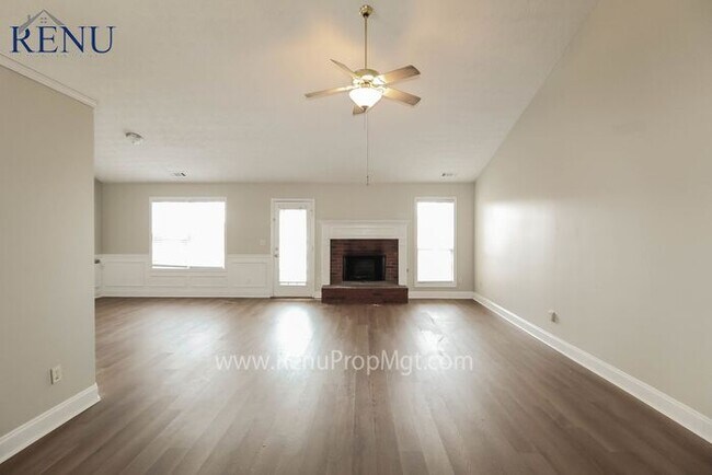 Building Photo - Now Available! 4 Bedroom 2 Bath!