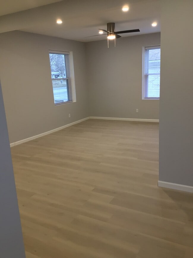 Living room - 85 E Terra Cotta Ave