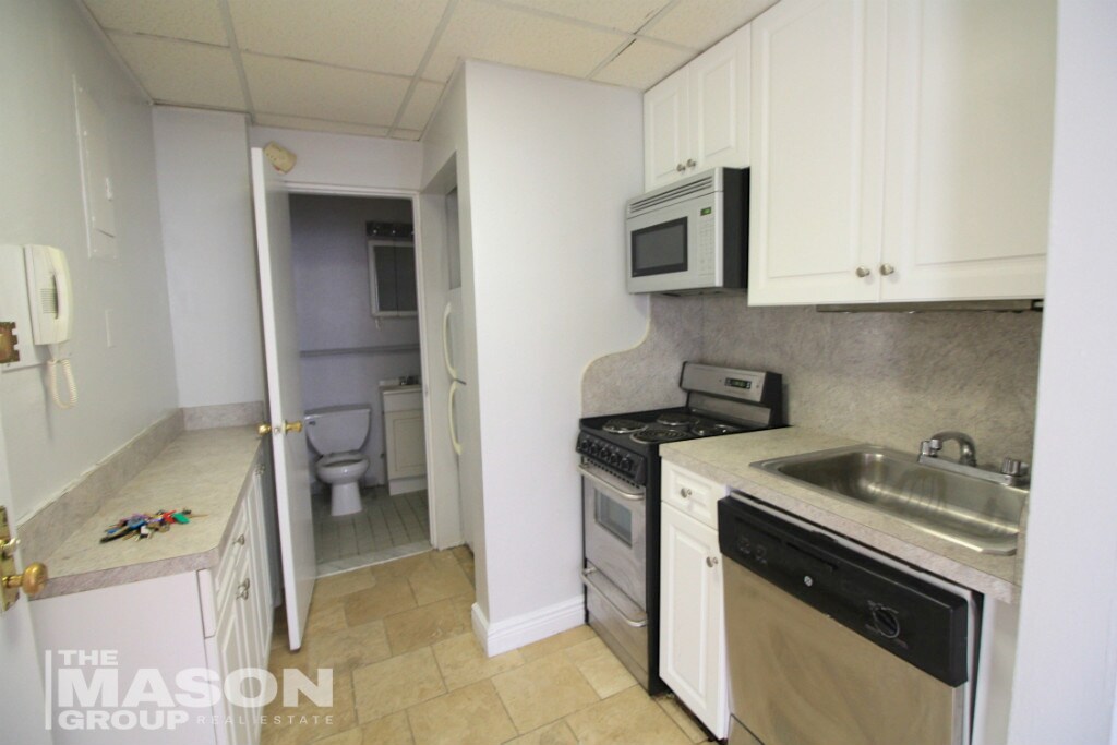 Building Photo - 331 W 43rd St