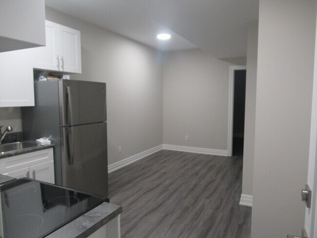 Photo du bâtiment - Beautiful Lower level apartment