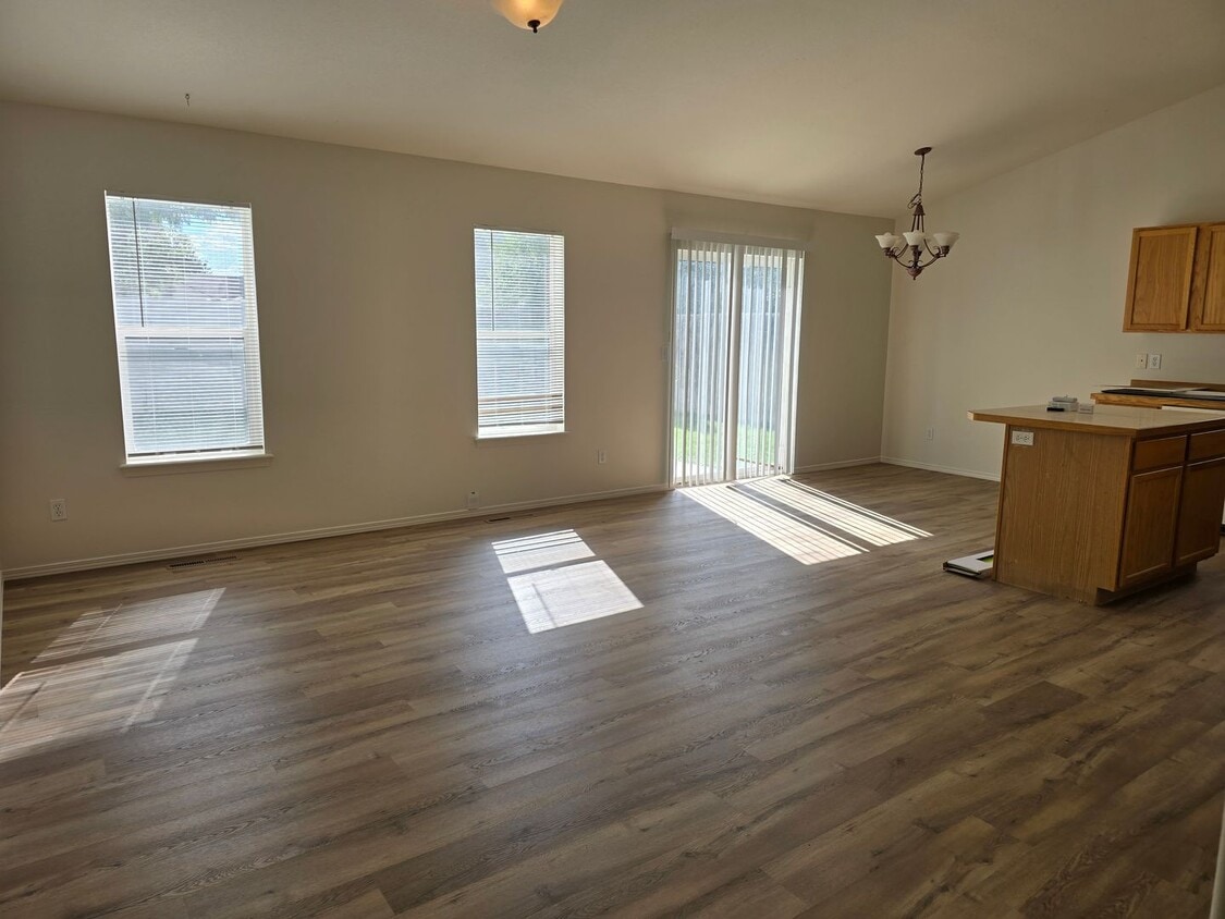 Primary Photo - Spacious 4 bedroom home