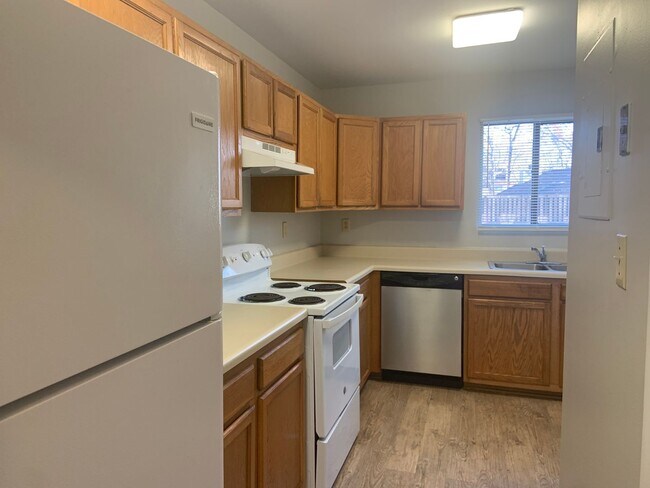 Foto del edificio - 3 BR/2 BA townhouse with neighborhood pool...