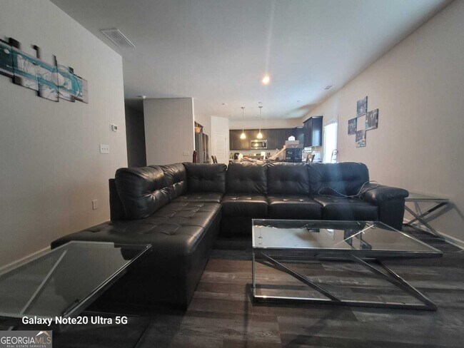 Foto del edificio - 1207 Lyndhurst Ln