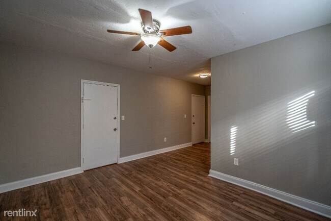 Building Photo - 1 br, 1 bath Apartment - 7510 Byron Ave.