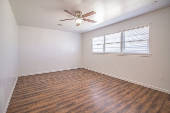 Foto del edificio - Central Lubbock  2 Bed 2 Bath Home