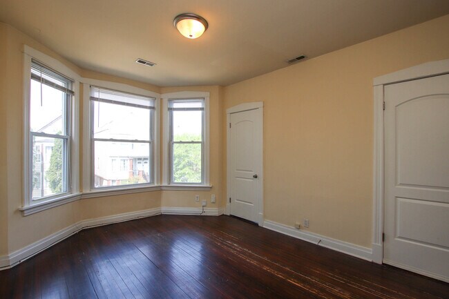 Foto del edificio - 2707 N Ridgeway Ave