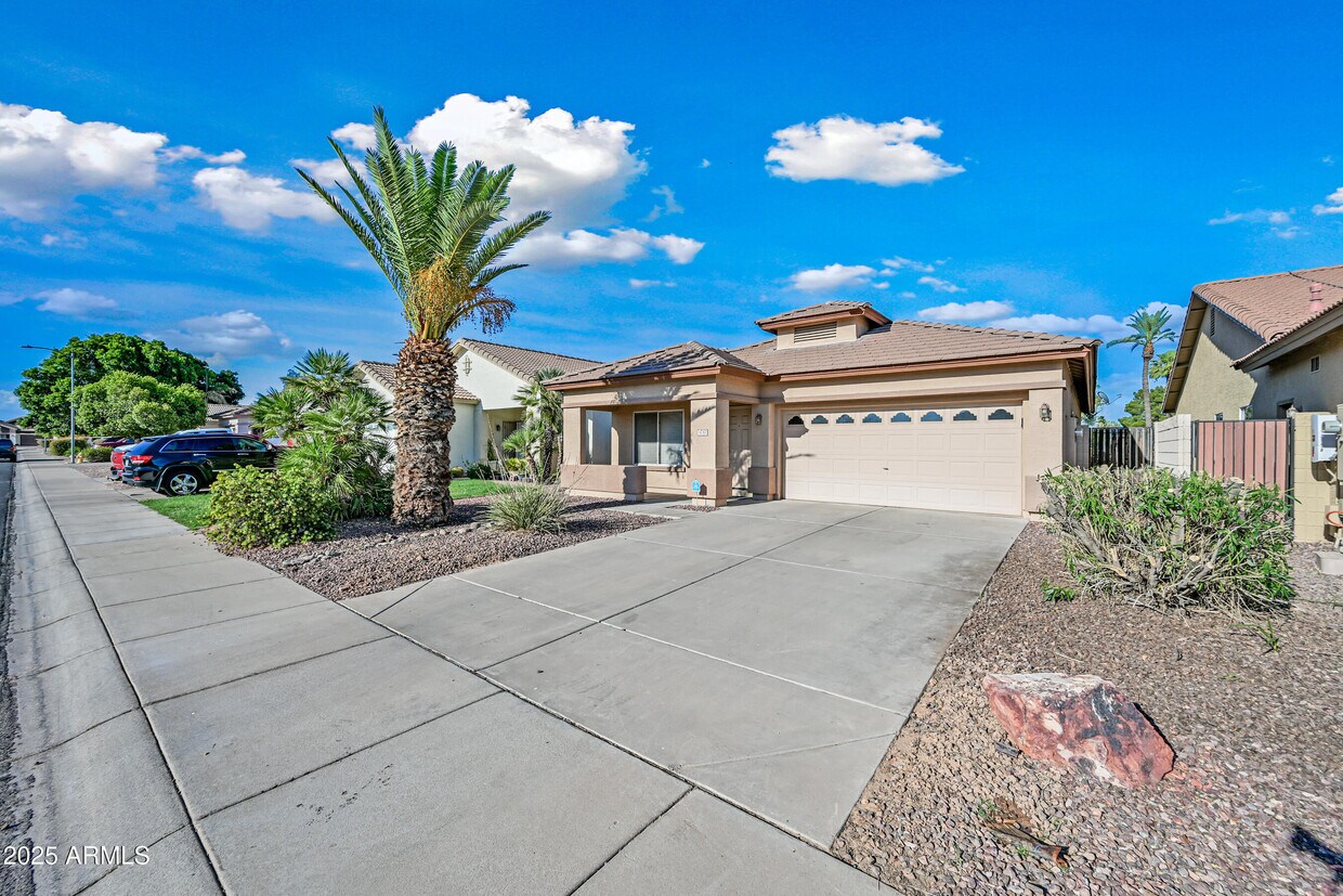 Primary Photo - 3737 N 141st Dr