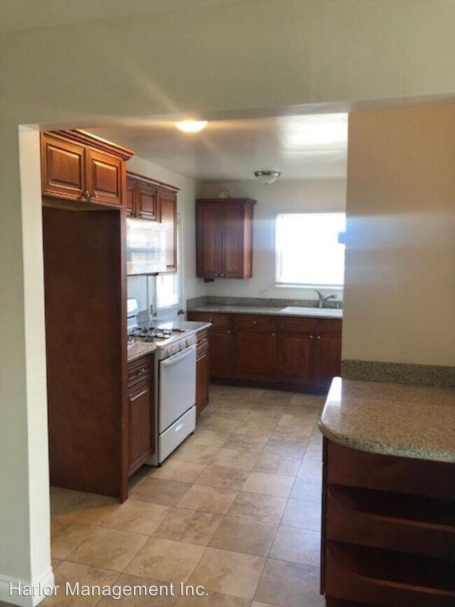 Foto del edificio - 1 br, 1 bath Apartment - 14022 Burbank Blvd