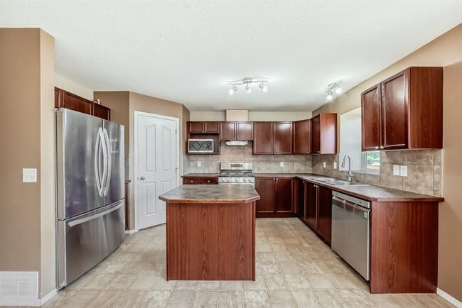 Building Photo - 2128 Luxstone Blvd SW