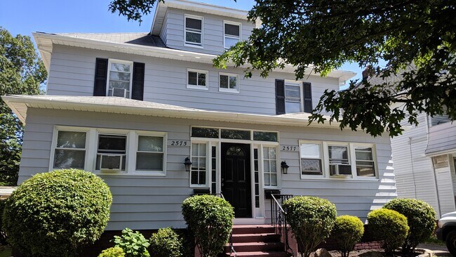 Foto del edificio - 2577 E 127th St