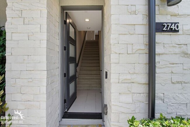 Building Photo - Modern and Stylish 2Bdm 2.5Ba Home in the Civita Community of Mission Valley!