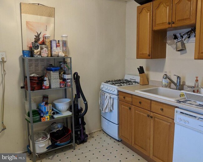 Building Photo - 448 Krams Ave