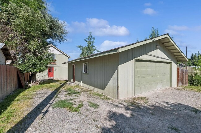 Foto del edificio - 633 Kalispell Ave