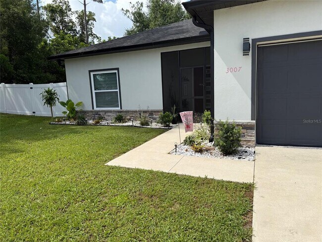 Building Photo - 3007 Hallow Dr