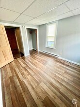 Building Photo - 380 Walnut St