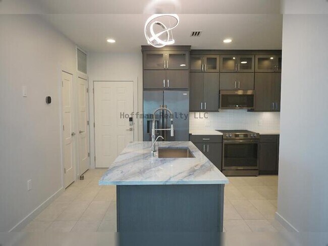 Foto del edificio - 2-Bed, 2.5-Bath Water-Front Condo in South Tampa