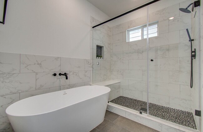 Foto del edificio - 970 Highland Sound Ln