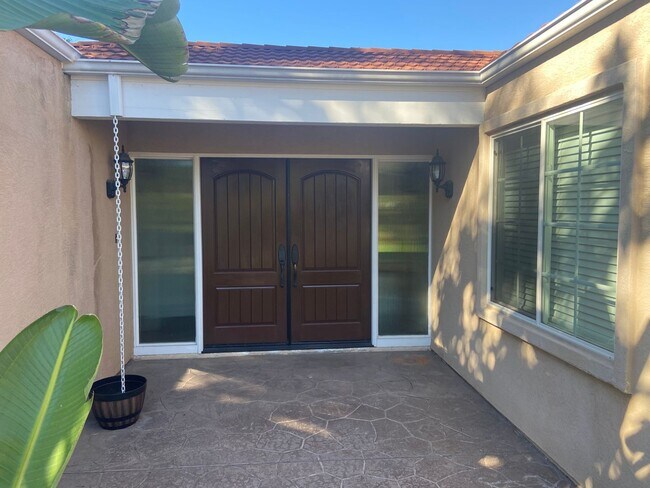 Foto del edificio - Beautiful, Updated 3 Bed/2 Bath in Highly Desired San Carlos!