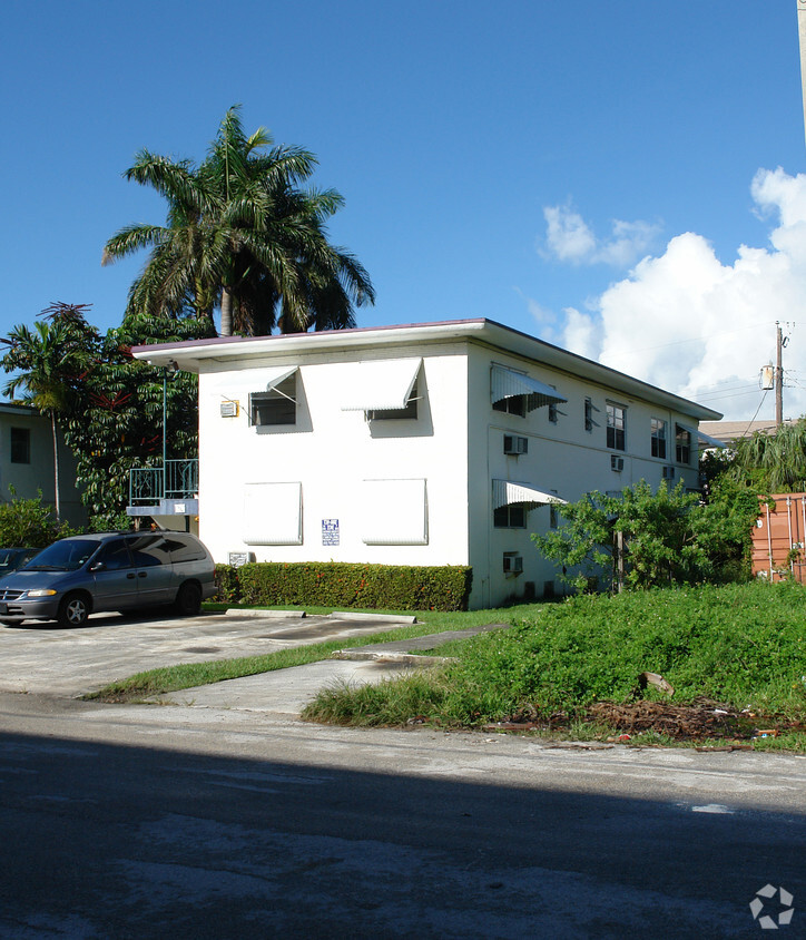 Building Photo - Bayshore Apartments