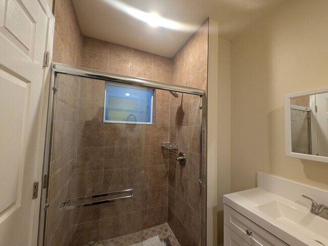 Foto del edificio - 1938 N Mills Ave