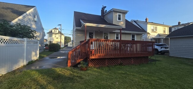 Building Photo - 103 Orono St
