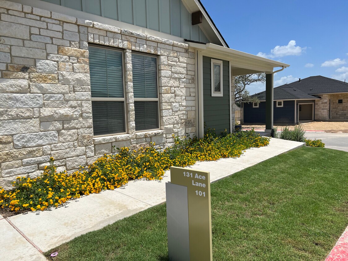 Primary Photo - 131 Ace Ln