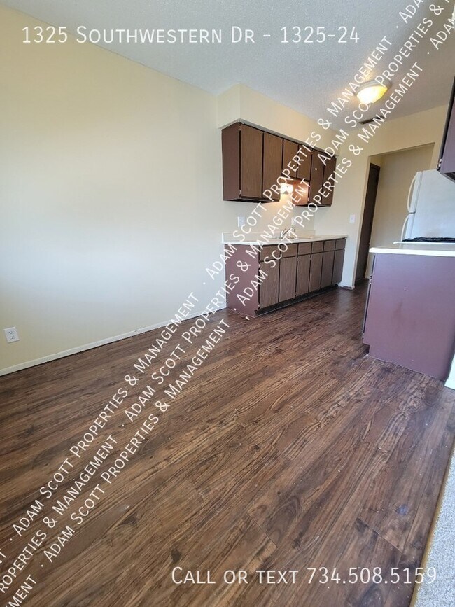 Foto del edificio - 1325 Southwestern Dr