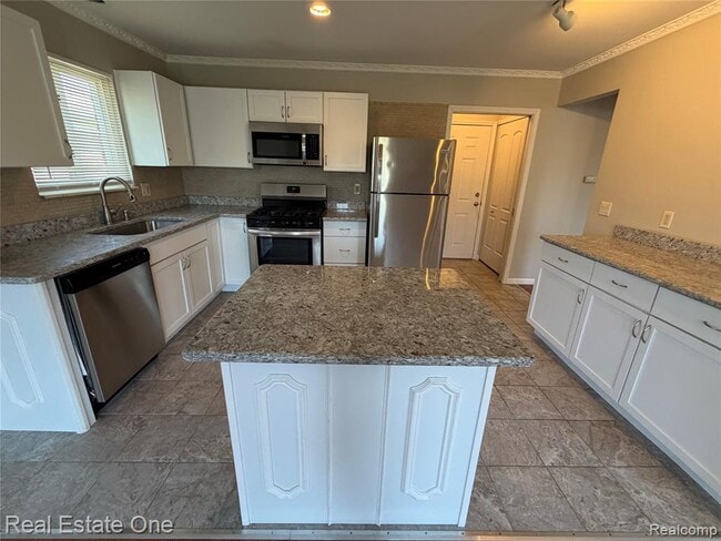 Building Photo - 28813 Armanda Dr
