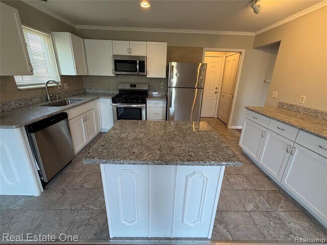 Foto del edificio - 28813 Armanda Dr