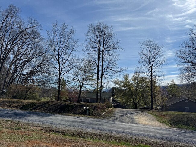 Building Photo - Single family home located in southern Rockbridge County