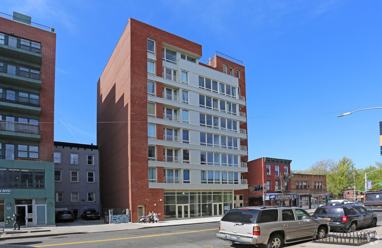 Primary Photo - 1068-1070 Fulton St