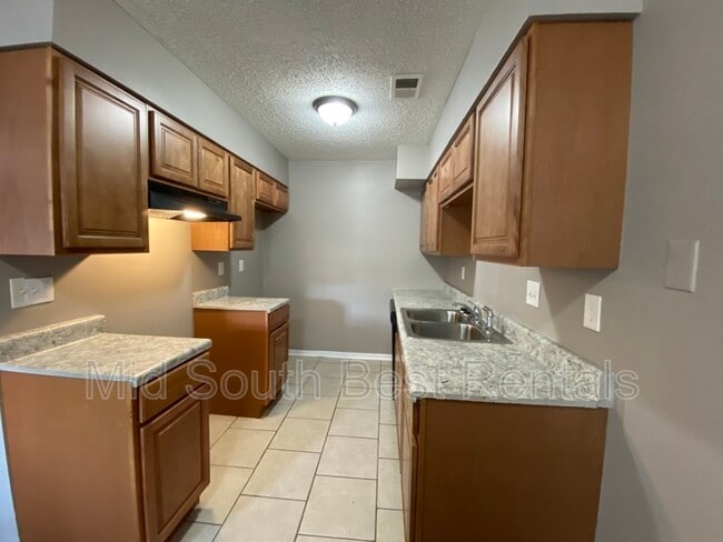 Building Photo - 5198 Walton Lake