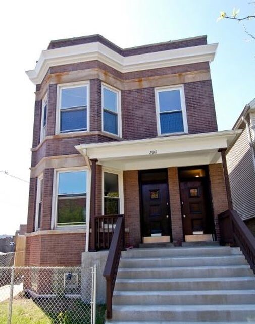 Beautiful brick facade - 2141 W Cullom Ave