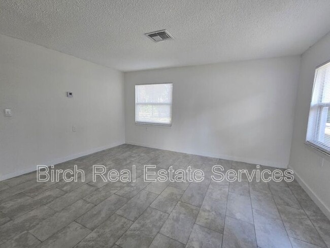 Foto del edificio - 5342 Cotee River Dr