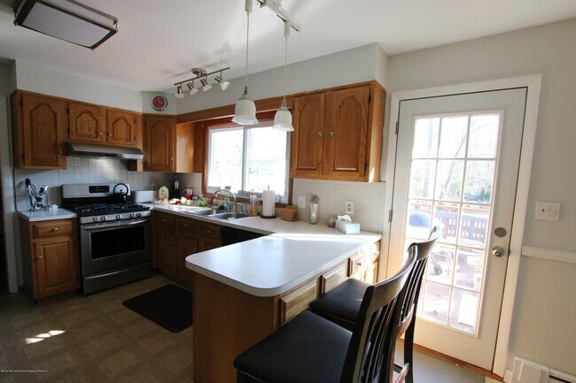 Foto del edificio - 450 Redmond Ave