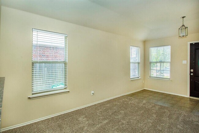 Foto del edificio - 4035 Eagle Dr