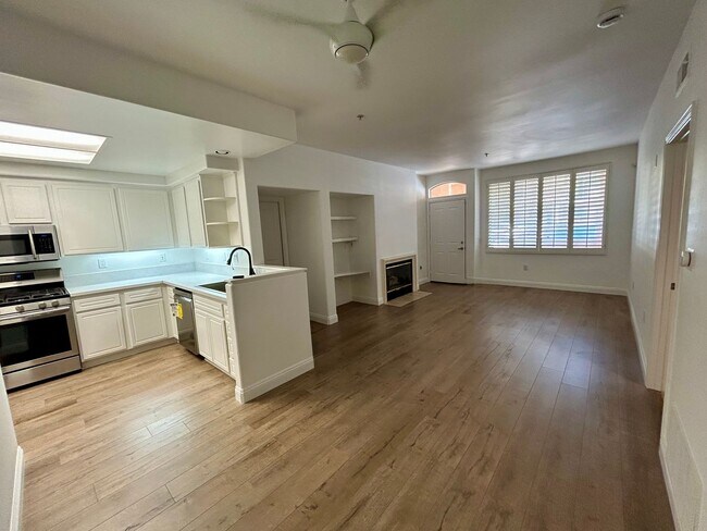 Building Photo - One Bedroom, One Bathroom Irvine Condominu...