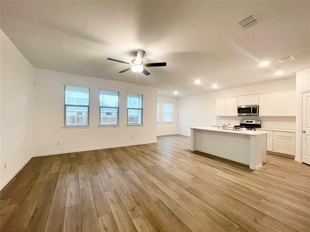 Foto del edificio - 1102 Mahogany Ln