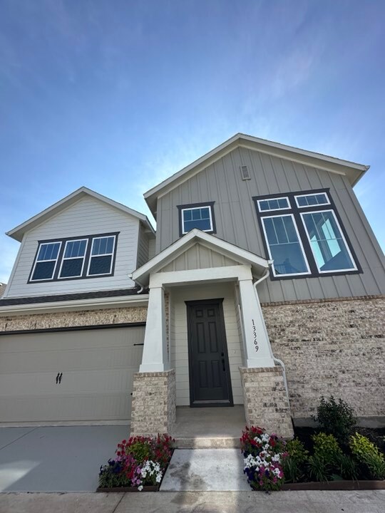 Primary Photo - 13369 Hedgebrook Pl