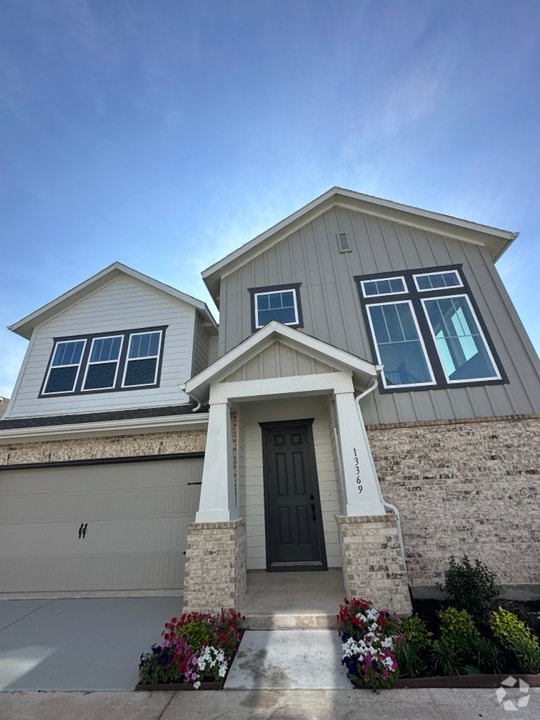 Building Photo - 13369 Hedgebrook Pl