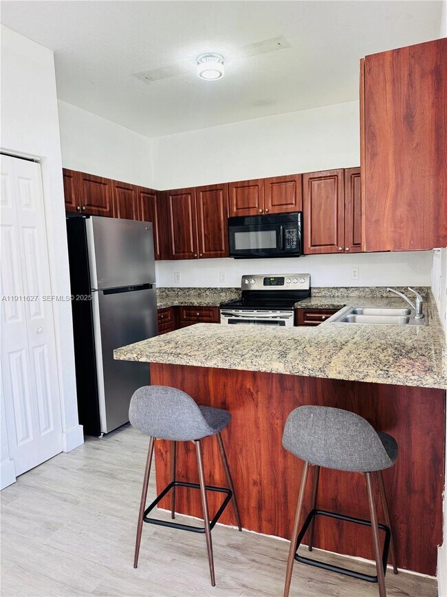 Foto del edificio - 364 NE 25th Pl