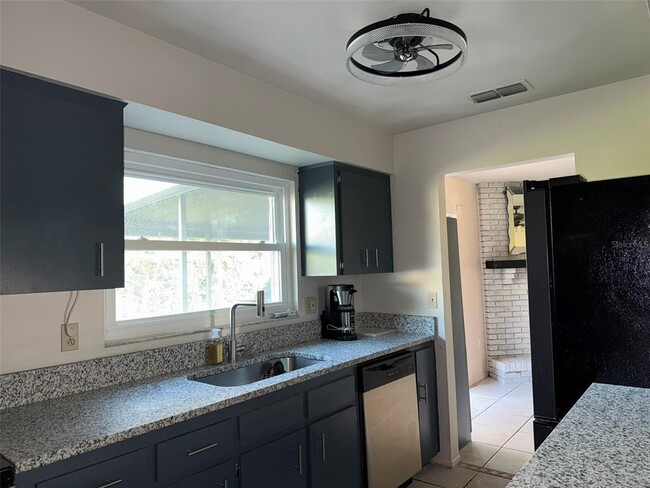 Foto del edificio - 1310 Cinnamon Way W