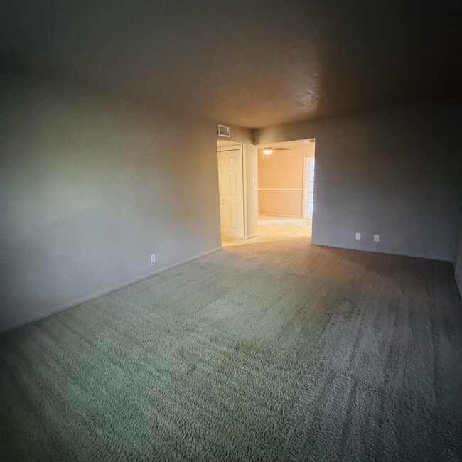 Building Photo - Welcome to your new 2 Bedroom Townhome located at Maison Helena Townhomes.