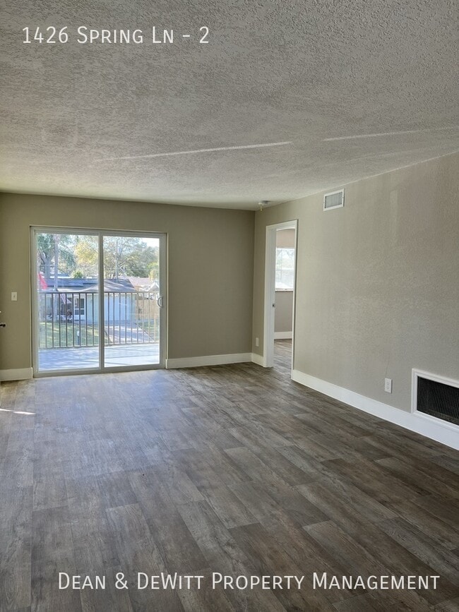 Building Photo - 2 Bed/2 Bath - Unit 2