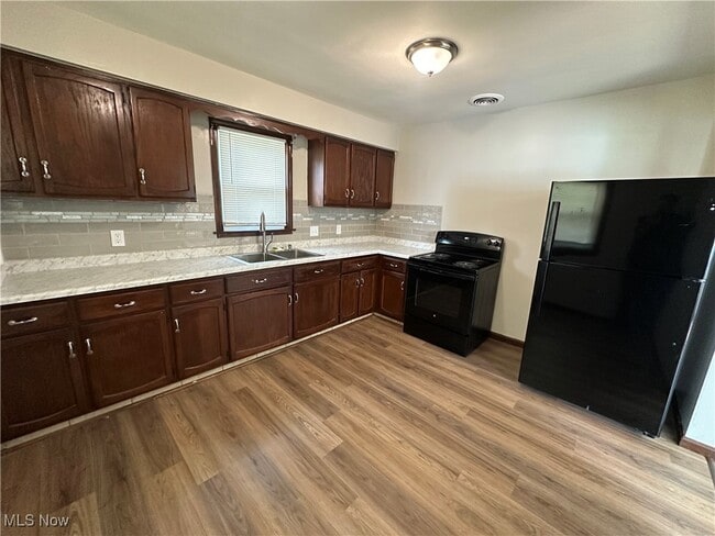 Building Photo - 48 N Navarre Ave