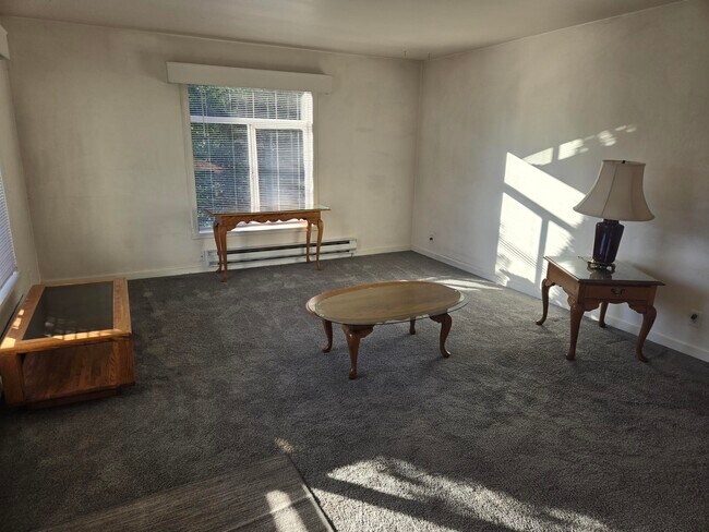 Foto del edificio - R and B Properties