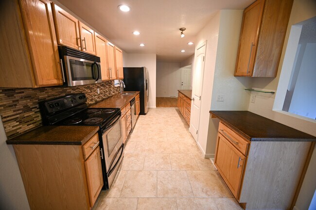 Building Photo - 6478 Welch Ct