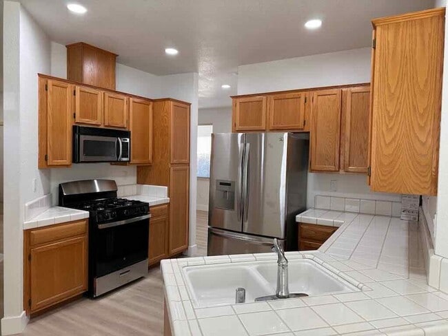 Building Photo - Remodeled 3 Bedroom Elk Grove House