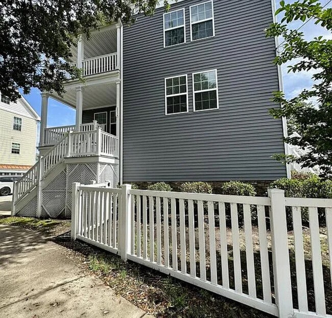 Building Photo - 2714 Pleasant Ave