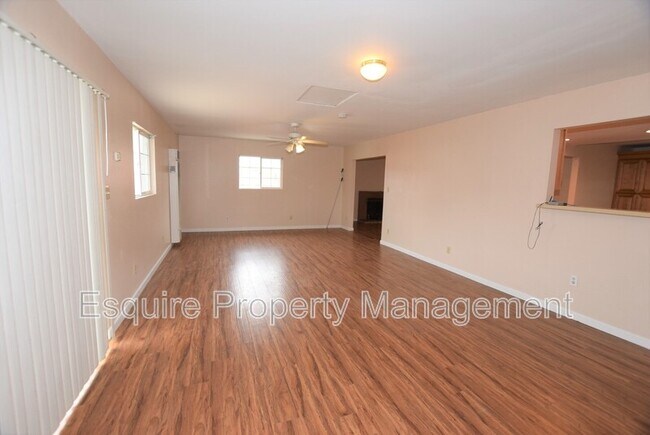 Foto del edificio - 3701 Taffrail Ln